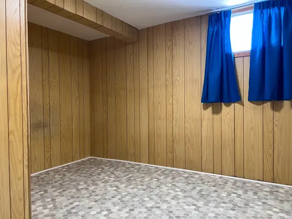 2 Thorncroft CRES, Ajax, ON L1S 2S2