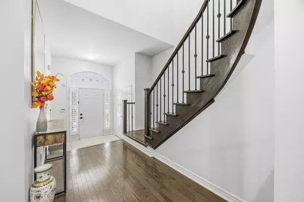 Aurora, ON L4G 7W6,10 Usherwood ST