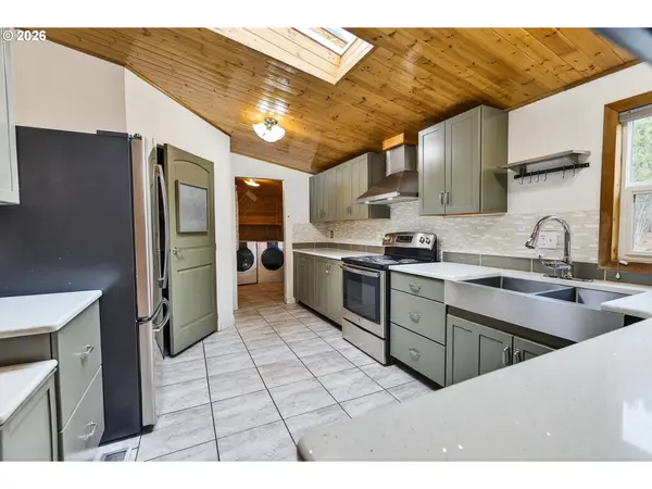 20284 EL ROMAR DR NE, Scotts Mills, OR 97375