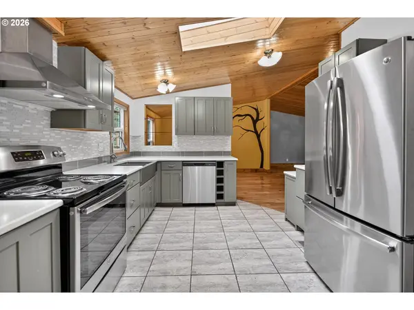 20284 EL ROMAR DR NE, Scotts Mills, OR 97375