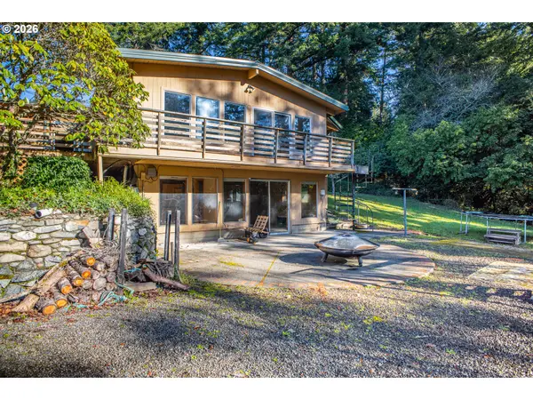 56671 PLEASANT HILL DR, Coquille, OR 97423