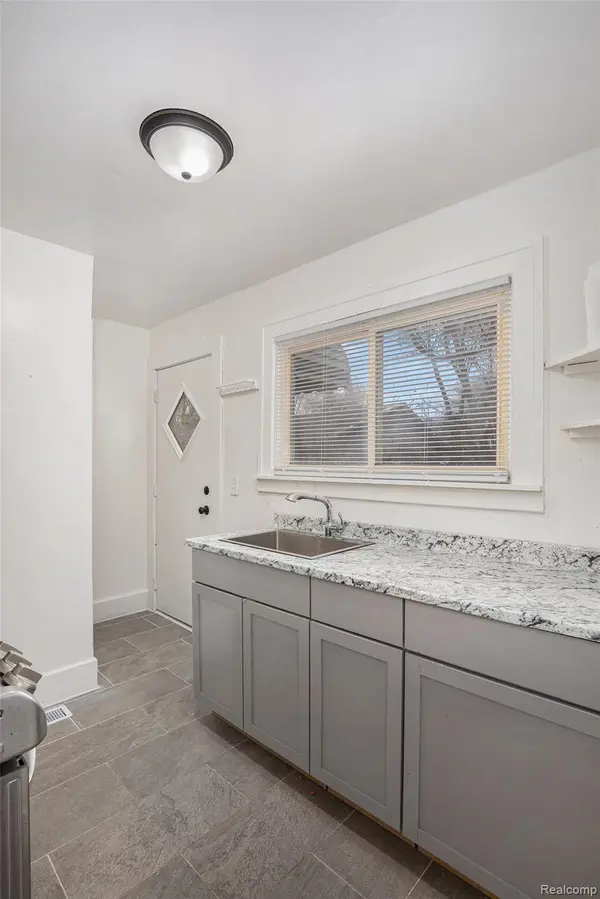 1119 Lakeview ST, Waterford Charter Township, MI 48328