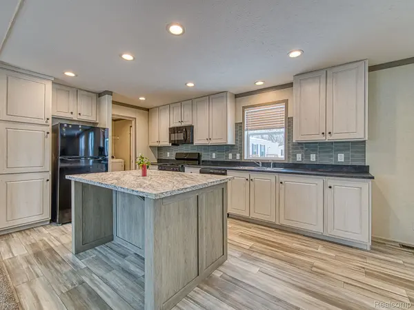 284 Dakota CT, Sumpter Township, MI 48111