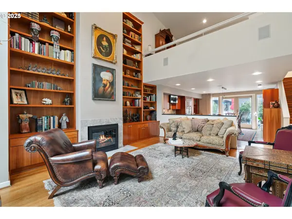 1135 NW IRVING ST, Portland, OR 97209