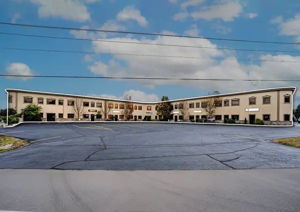 27 Hooper RD, Barrie, ON L4N 9S3