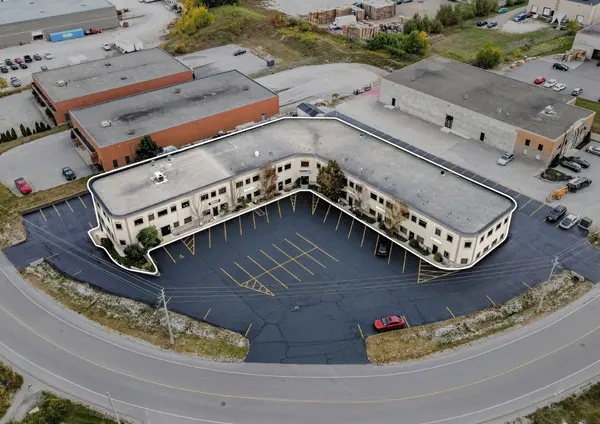 27 Hooper RD, Barrie, ON L4N 9S3