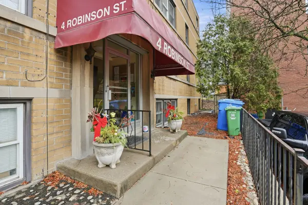 4 Robinson ST #9, Hamilton, ON L8P 1Y5