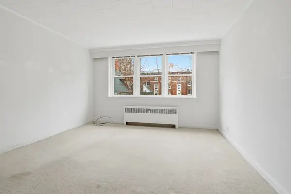 4 Robinson ST #9, Hamilton, ON L8P 1Y5