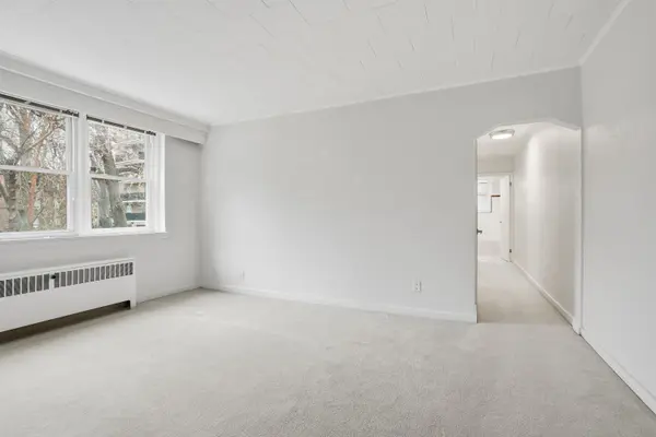 4 Robinson ST #9, Hamilton, ON L8P 1Y5