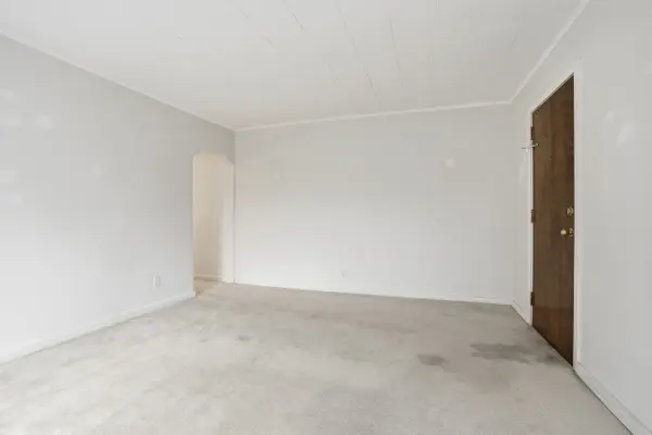 4 Robinson ST #9, Hamilton, ON L8P 1Y5