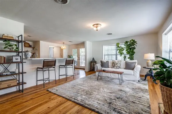 5415 Dartmouth Avenue,  River Oaks,  TX 76114