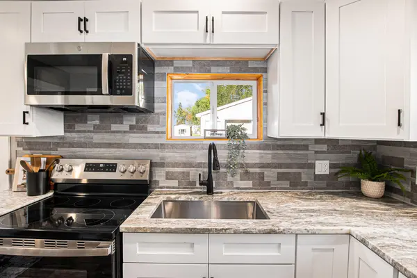 4662 Tolland AVE, Delhichartertownship_ingham, MI 48842