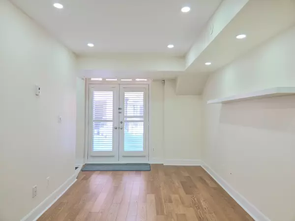 Toronto, ON M4Y 3C1,415 Jarvis ST #232