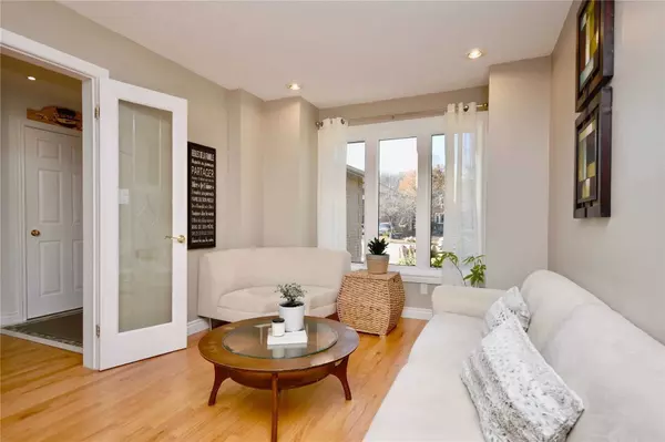 Barrie, ON L4N 6Z4,251 Livingstone ST W #upper