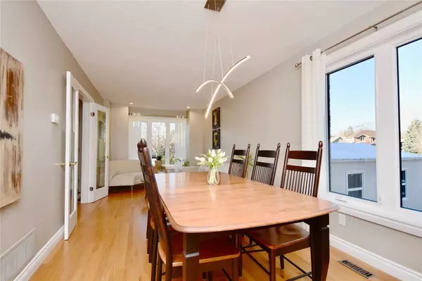 Barrie, ON L4N 6Z4,251 Livingstone ST W #upper