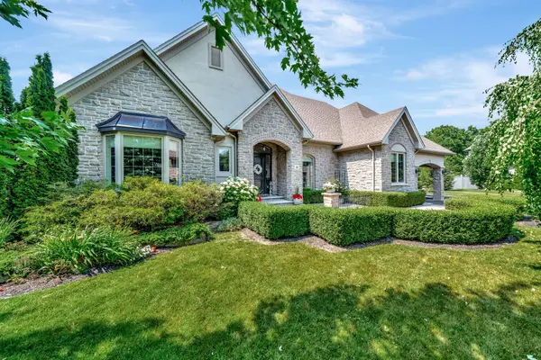 22 Rosslyn DR, Brighton, ON K0K 1H0