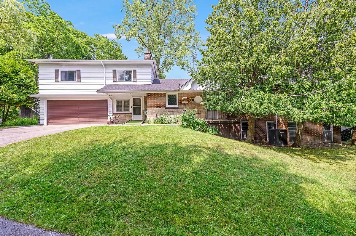 18 Sullivan's LN, Hamilton, ON L9H 5N7