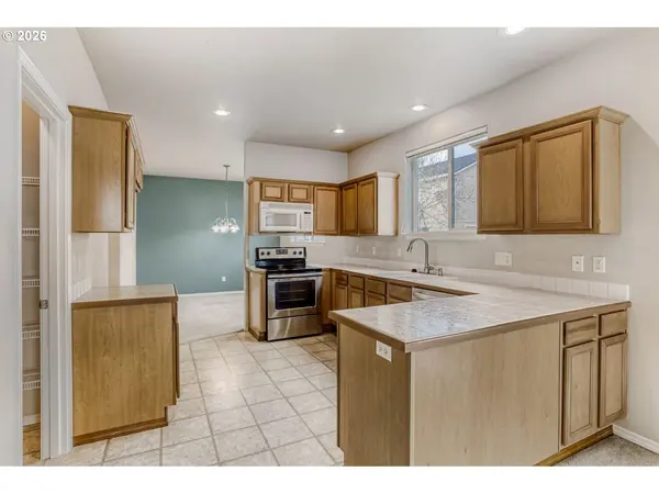100 SW HORTON WAY, Beaverton, OR 97006