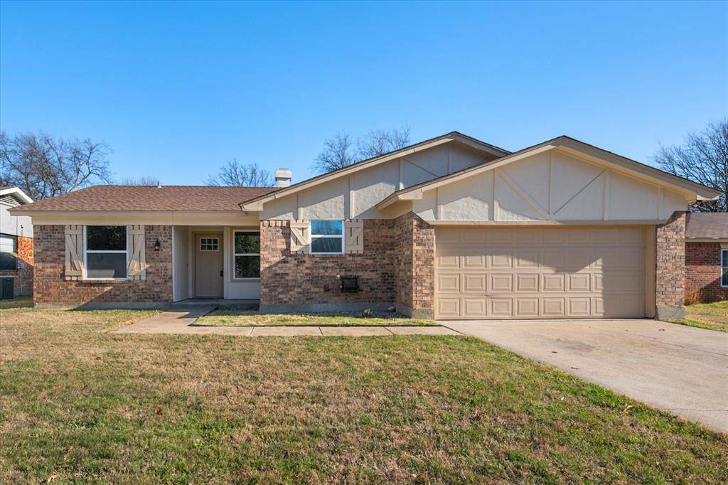 520 NW Charlyne Drive, Burleson, TX 76028