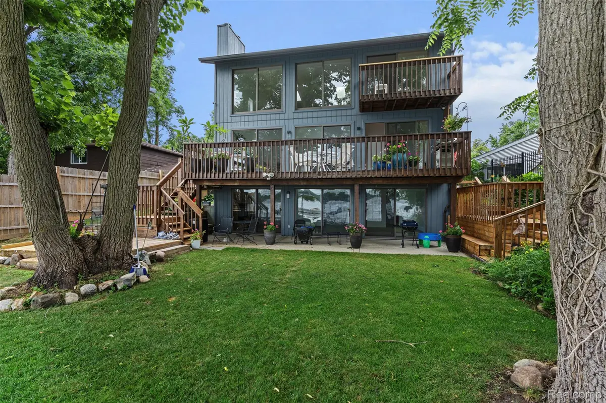 4616 Cass Elizabeth RD, Waterford Charter Township, MI 48328