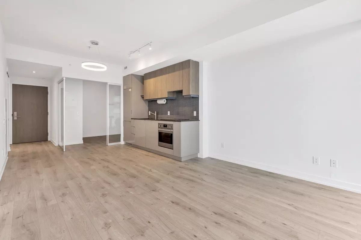 Toronto C10, ON M4P 1P9,161 Roehampton AVE #3106