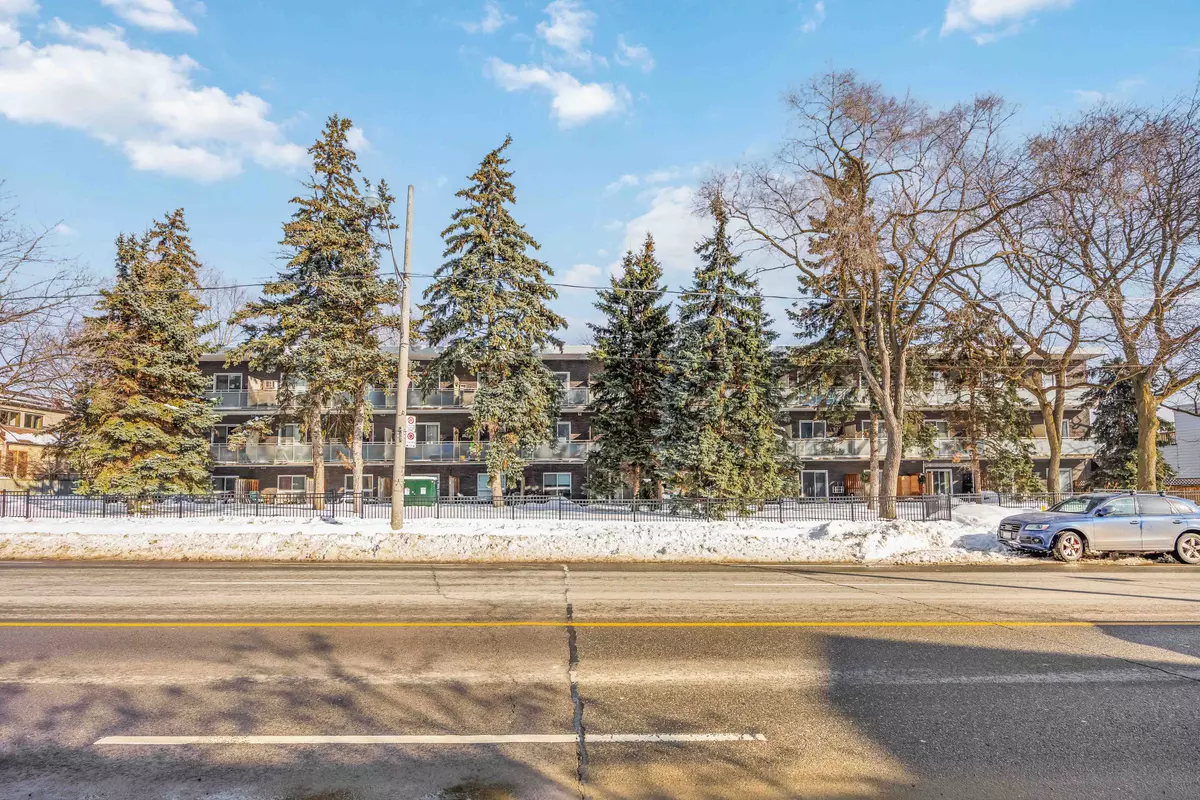 Toronto, ON M4L 3V8,123 Woodbine AVE #207
