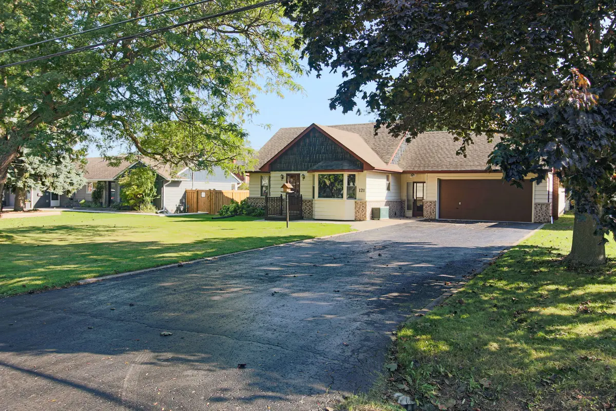 121 Northview AVE, Whitby, ON L1N 2G8