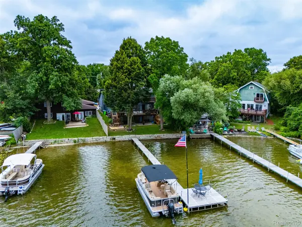 4616 Cass Elizabeth RD, Waterford Charter Township, MI 48328