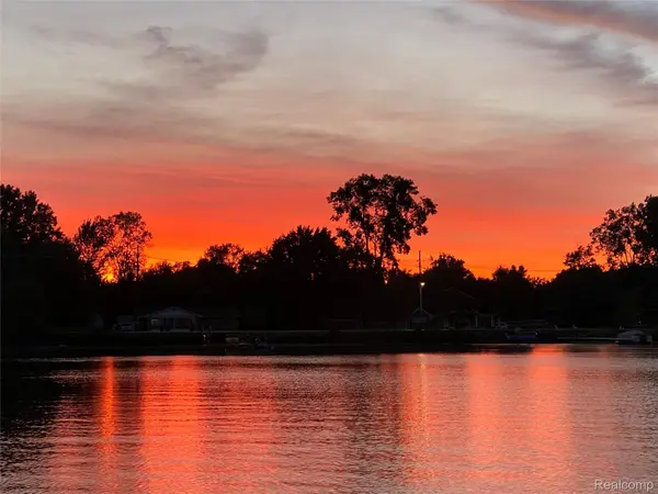 4616 Cass Elizabeth RD, Waterford Charter Township, MI 48328