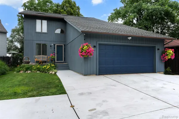 4616 Cass Elizabeth RD, Waterford Charter Township, MI 48328