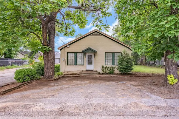 106 S College Street, Lindale, TX 75771