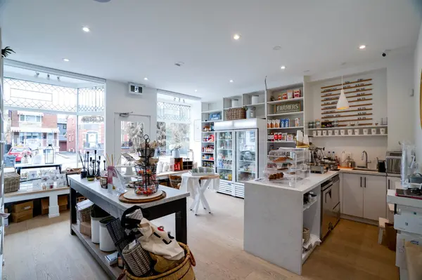 134 Tyrrel AVE, Toronto C02, ON M6G 2G5