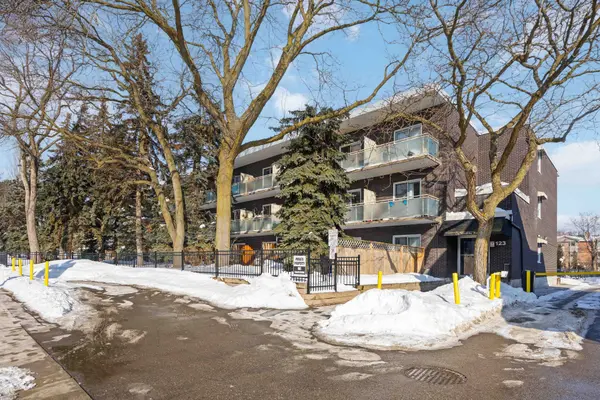 Toronto, ON M4L 3V8,123 Woodbine AVE #207