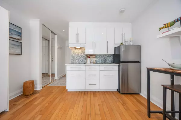 Toronto, ON M4L 3V8,123 Woodbine AVE #207