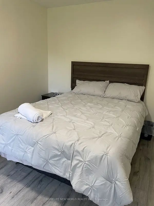 862 Hillcrest RD, Pickering, ON L1W 2P7