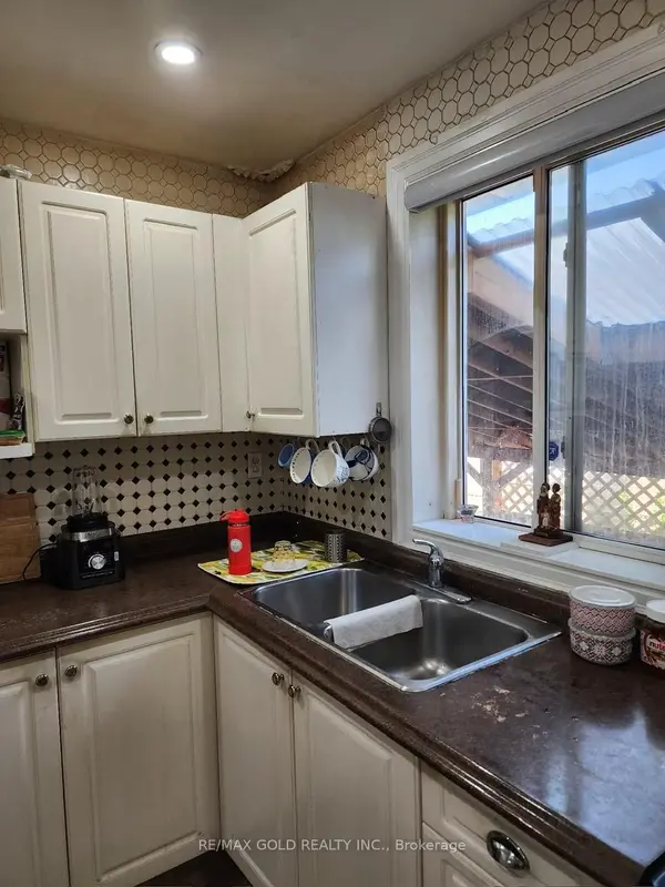 76 Pandora CIR #Upper, Toronto E09, ON M1H 1V7