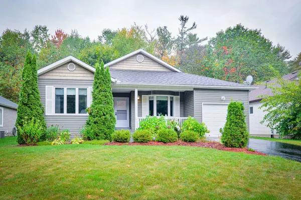 77 Hedgewood LN, Gravenhurst, ON P1P 1Z4