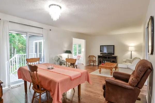 77 Hedgewood LN, Gravenhurst, ON P1P 1Z4