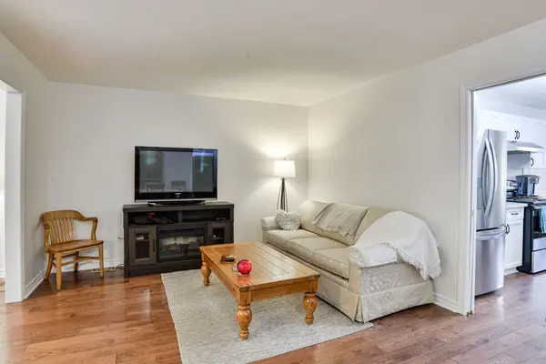 77 Hedgewood LN, Gravenhurst, ON P1P 1Z4