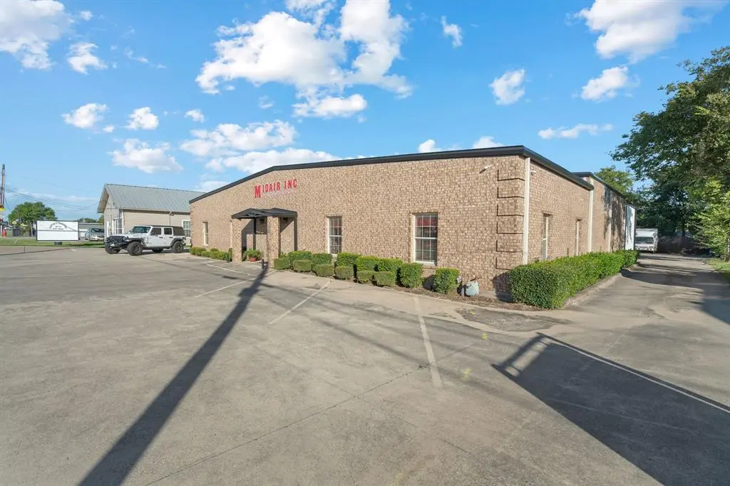 132 W Mcleroy Boulevard, Saginaw, TX 76179