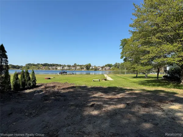 2910 LOON DR, Wixom, MI 48393