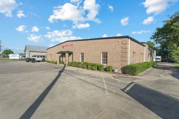 132 W Mcleroy Boulevard, Saginaw, TX 76179