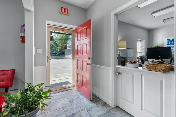 132 W Mcleroy Boulevard, Saginaw, TX 76179