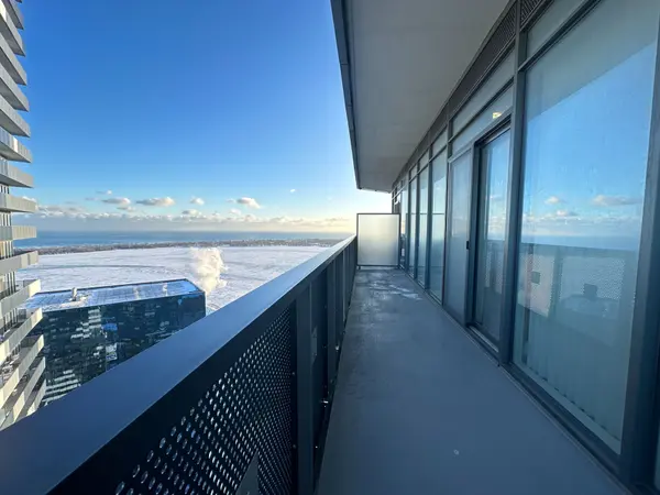 Toronto, ON M5E 0G1,55 Cooper ST #5208