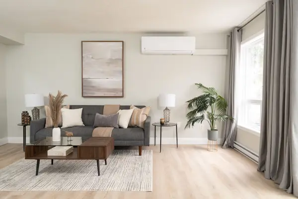 240 Ormond DR #D9, Oshawa, ON L1G 6T5