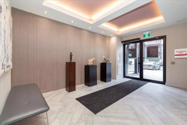 Barrie, ON L4N 9Y4,300 Essa RD #404