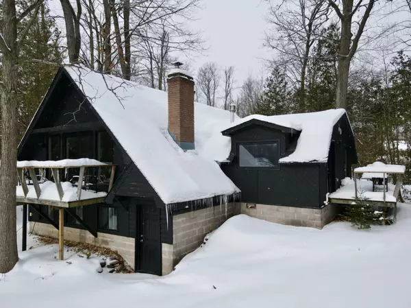 Trent Lakes, ON K0L 1J0,8 Fr 62 ST