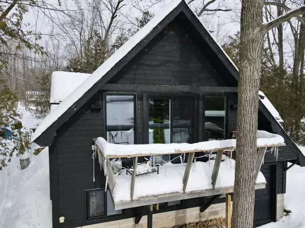 Trent Lakes, ON K0L 1J0,8 Fr 62 ST