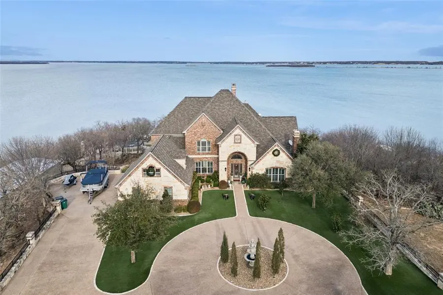 826 Cimmarron Bay Drive, Runaway Bay, TX 76426