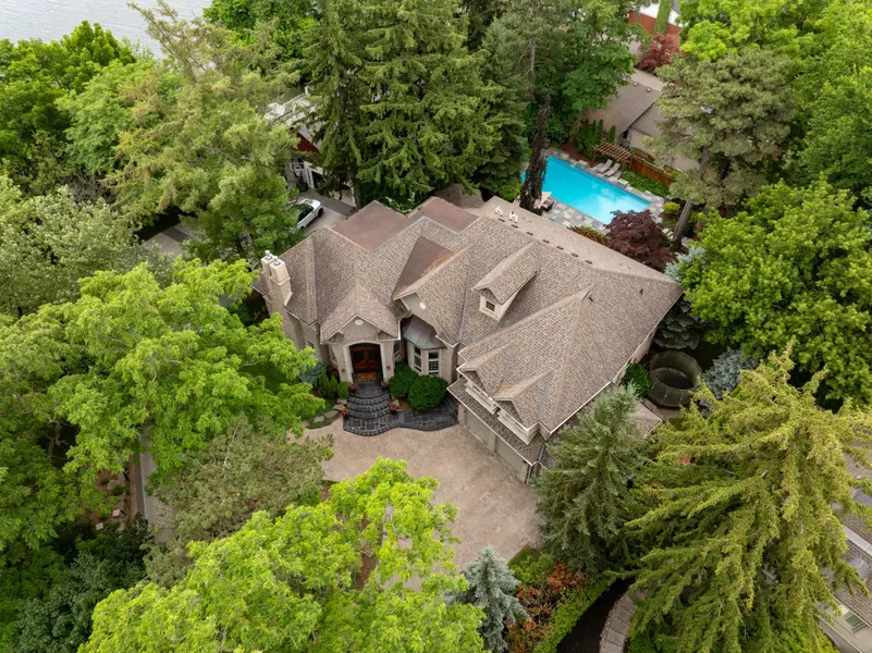 106 Appleby PL, Burlington, ON L7L 2X1